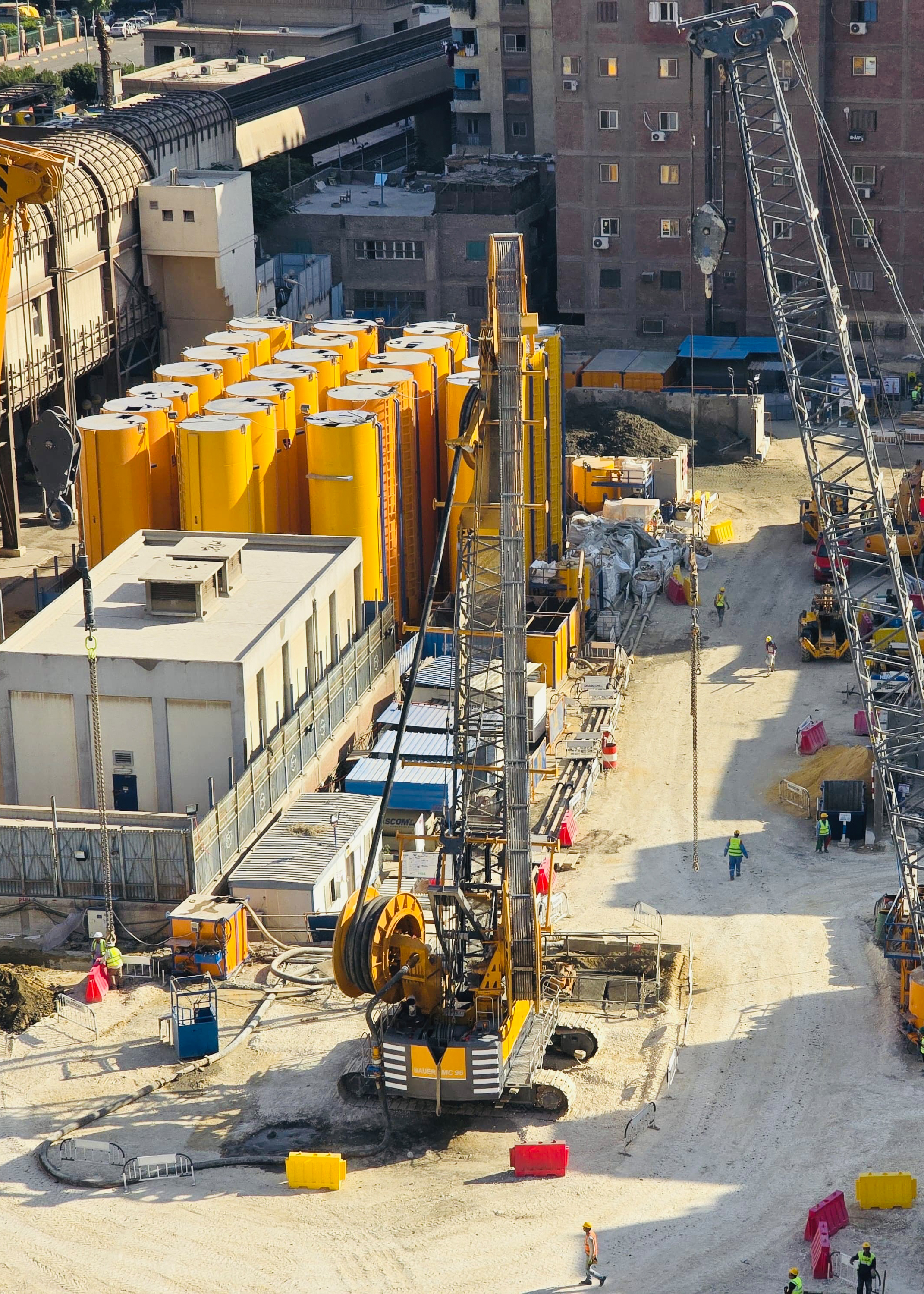 In voraussichtlich 14 Monaten stellt Bauer Egypt 209 Schlitzwandlamellen und 20 Barrettes für Kairos neue Metro-Station im Stadtteil Gizeh her. 