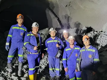 Mannschaft unter Tage in Chromtau der TOO Schachtbau Kasachstan