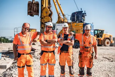 Das Bauer-Team meistert die Herausforderungen des Schleusenprojekts mit Engagement, Präzision und Teamgeist.