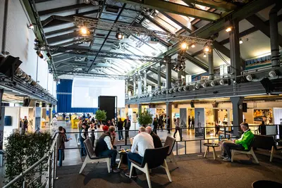 A trade show atmosphere also prevailed in the Old Welding Shop. 